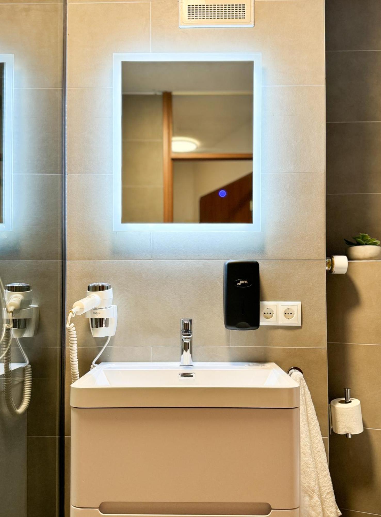 Modern Living In Karlsruhe - Frieden Apartments מראה חיצוני תמונה